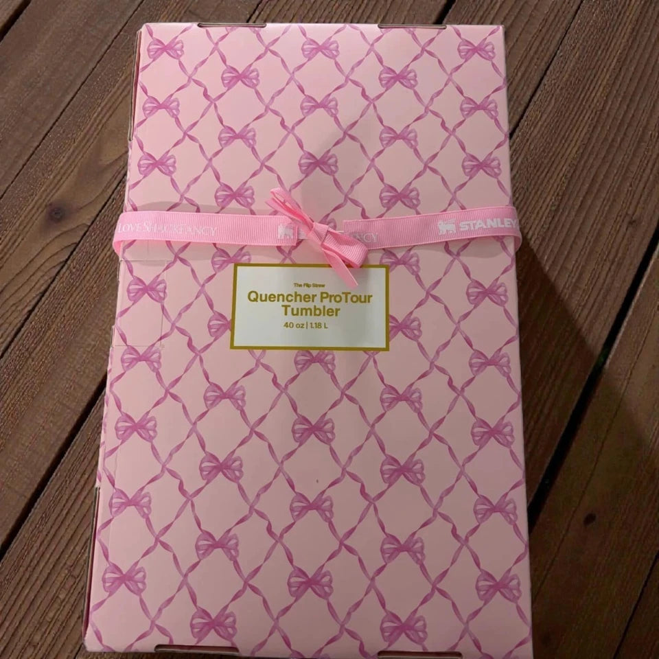Stanley x LoveShackFancy Rosa Beaux Pink Quencher 40 oz / 1.18L – Gift Box